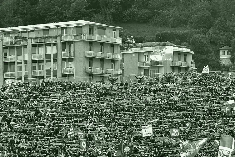 赛后新闻发布厅的采访现场(用词强度可量化)